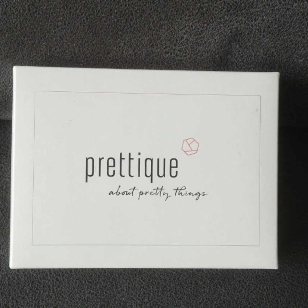 Verpackung der Ohrstecker von Prettique