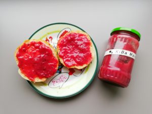 KiBa Marmelade auf Brötchen