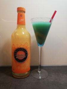 Cocktail: Pfirsich-Maracuja Eierlikör mit Blue Curacao und Sprite