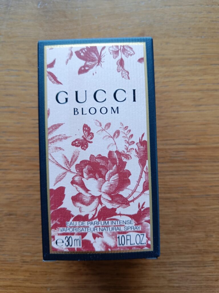 Bloom Intense von Gucci in der Verpackung