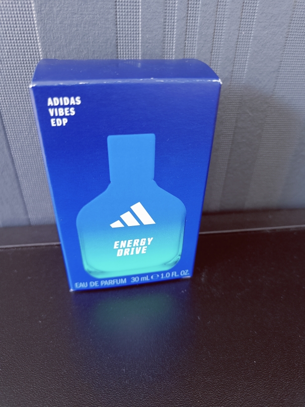 Parfüm in der Umverpackung
