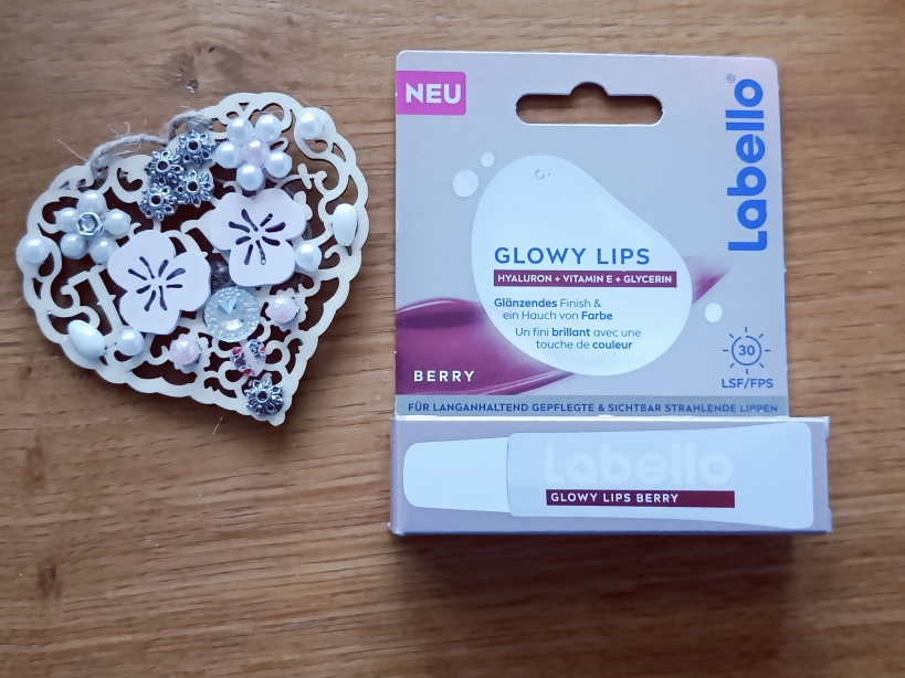 Glowy Lips Berry in der Verpackung