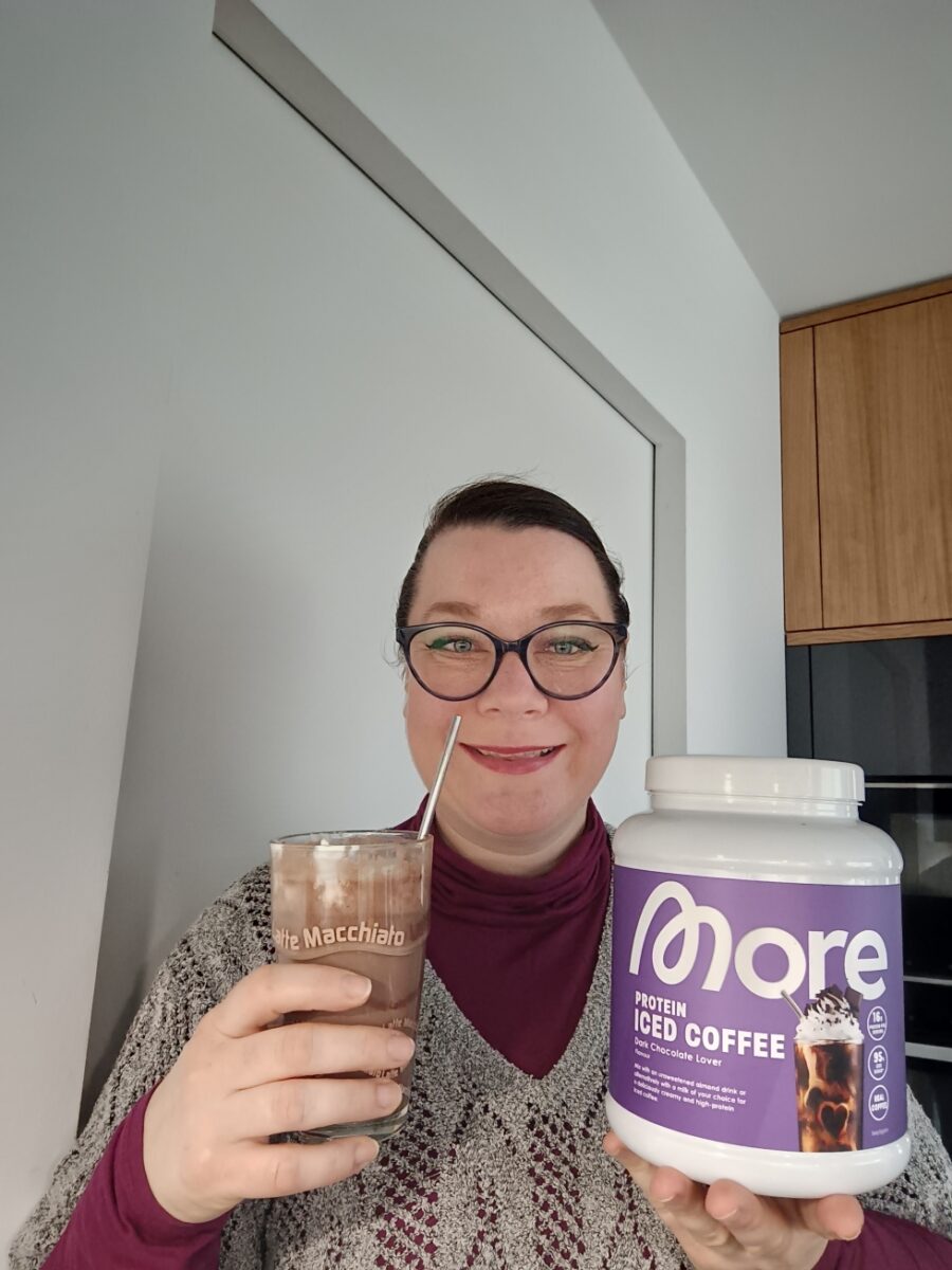 Testbericht zum More Nutrition Protein Iced Coffee und Satisbites (Gofeminin Testlabor)