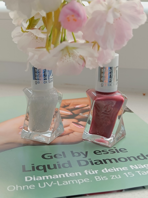 Essie Nagellack Size me up und Diamond Dust