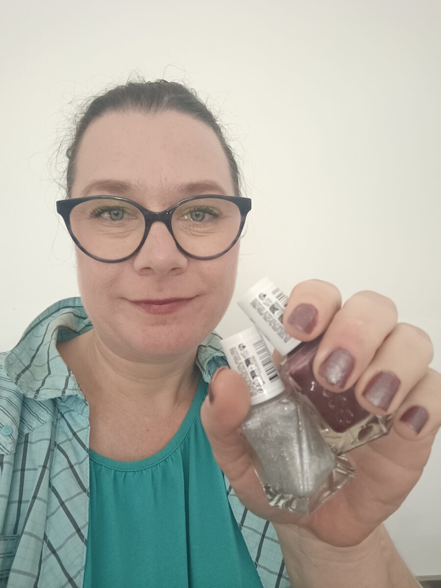 Testbericht zum Essie Nagellack Size me up und Diamond Dust (Trnd)