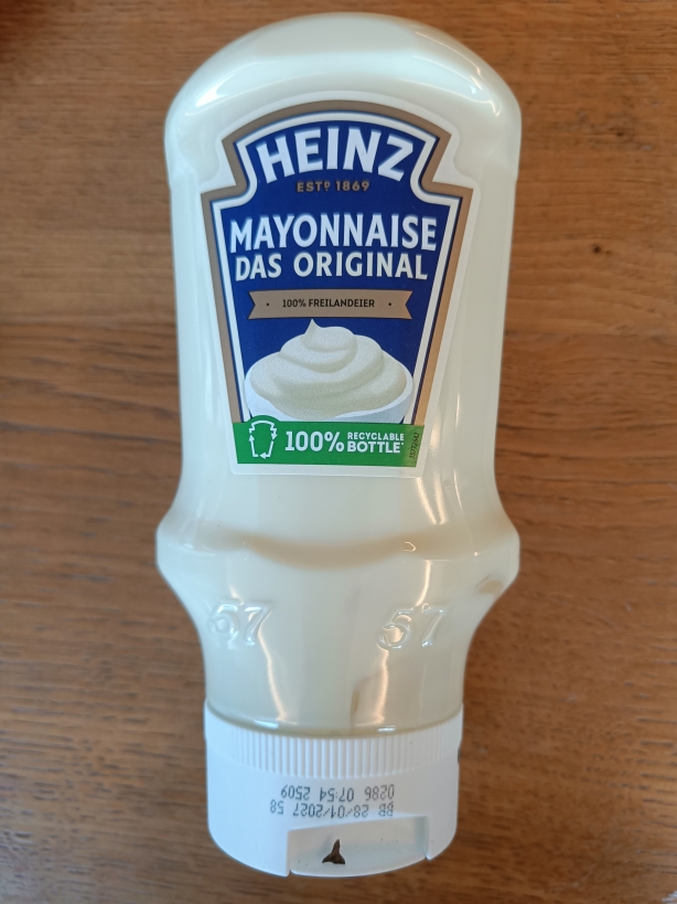 Mayo in der Kopfsteh-Sqeezeflasche