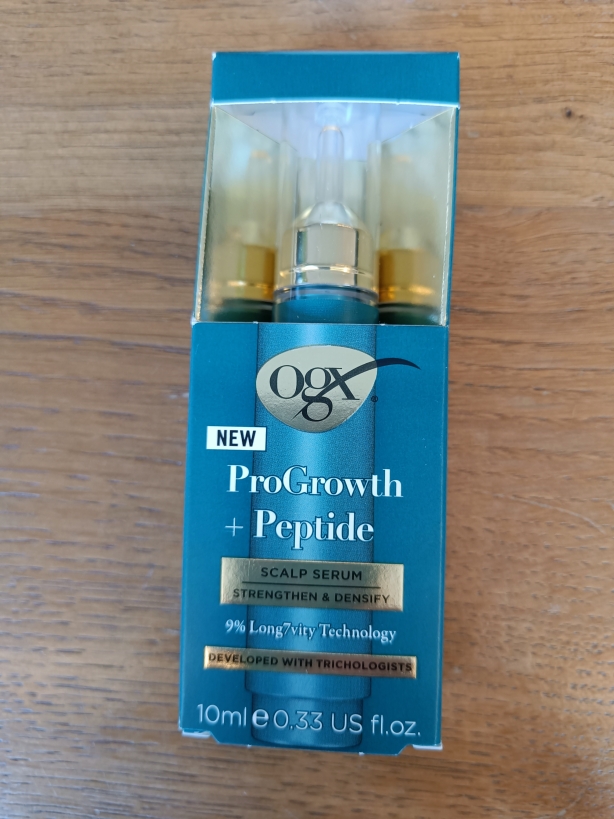 OGX Scalp Serum ProGrowth + Peptide in der Umverpackung