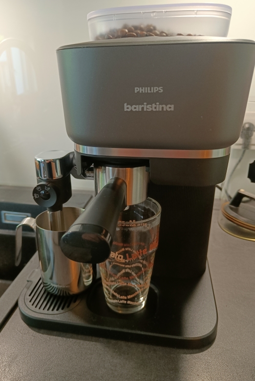 Testbericht zur Philips Baristina Latte Espressomaschine (Influenster)