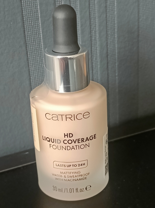 Catrice HD Liquid Coverage Foundation