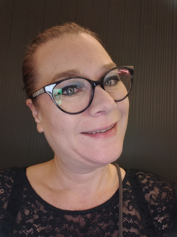Pimple Patch mit Makeup